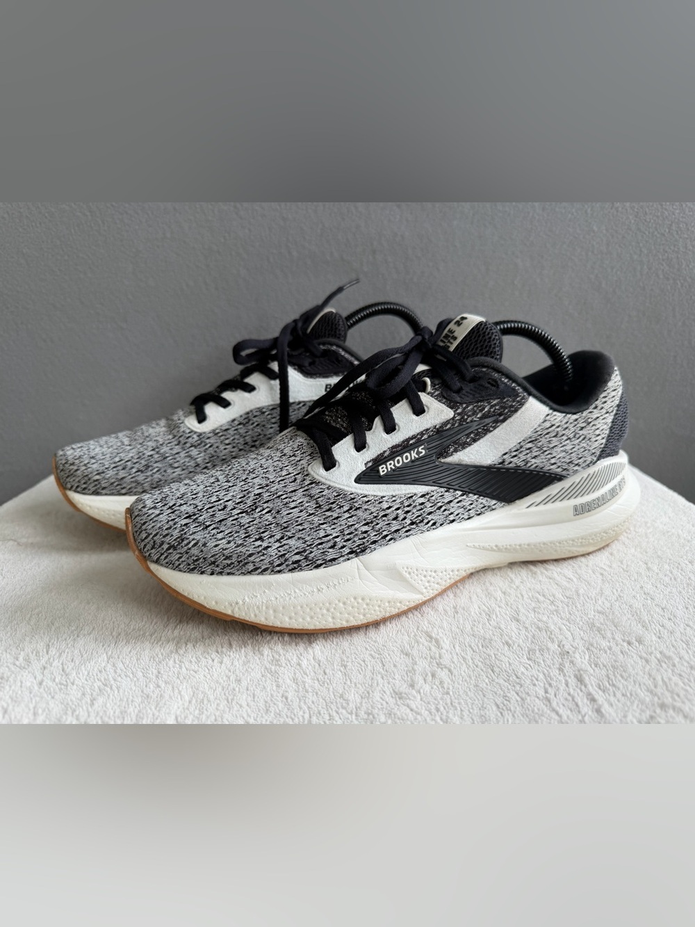 Brooks Adrenaline GTS 24 Athletic Running Shoes Women’s s8.5 Gray/Black